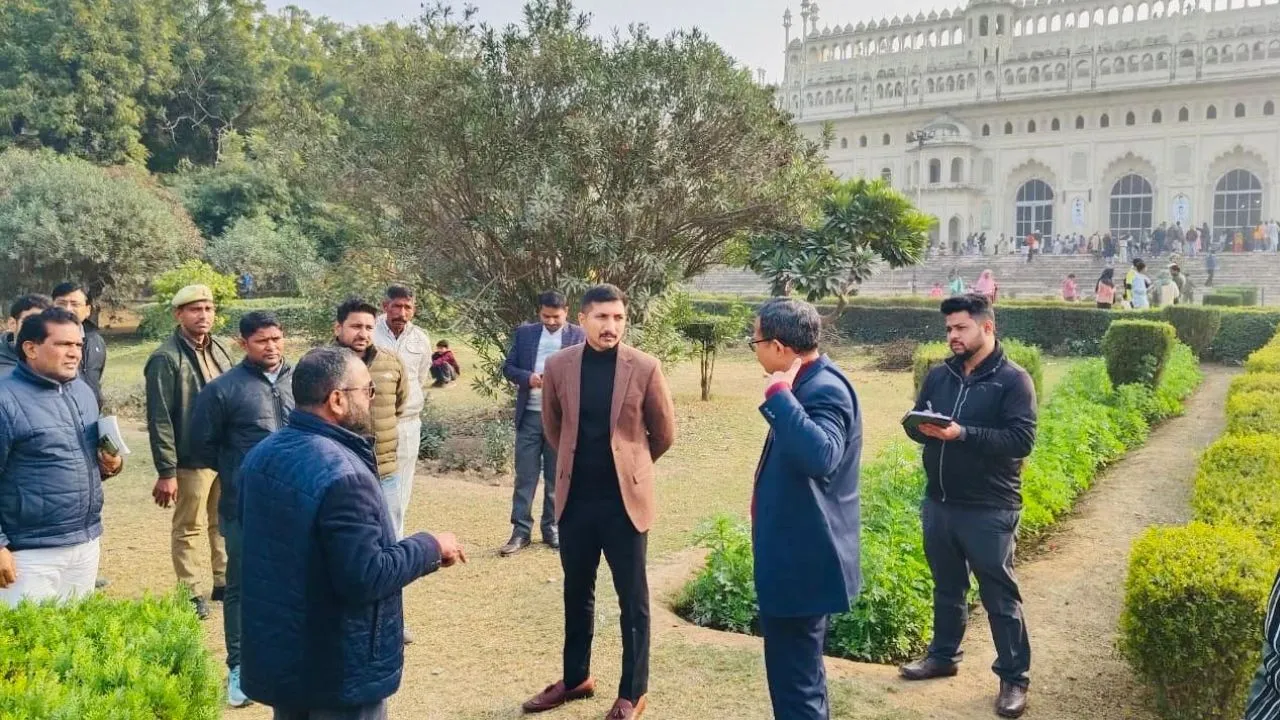 बड़ा इमामबाड़ा घूमने के लिए ऑनलाइन टिकट की सुविधा, बनेगी पार्किंग-शौचालय, DM ने निरीक्षण कर दिए निर्देश