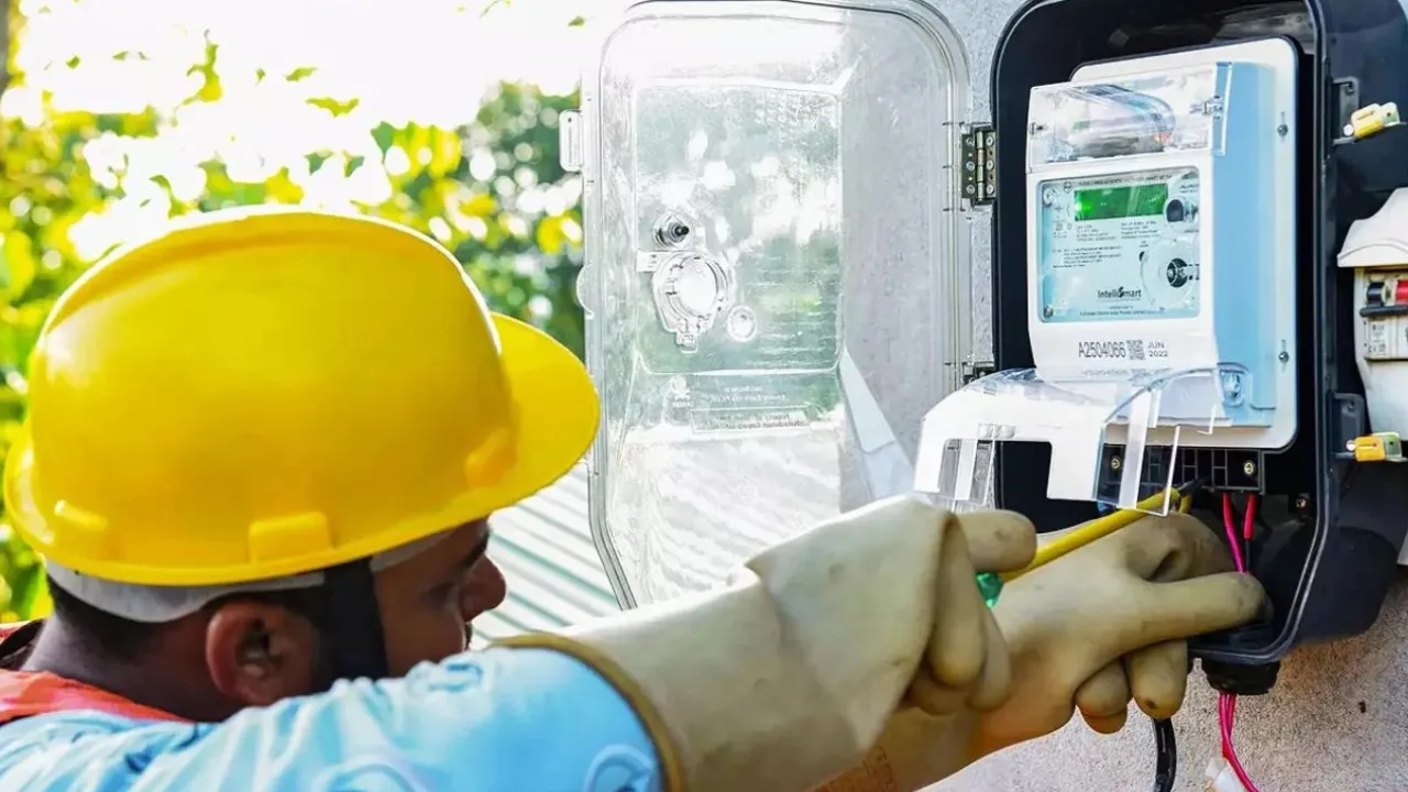 स्मार्ट किया मीटर, पोर्टल पर फीडिंग नहीं कराई...  गलत बिल के मैसेज से अब उपभोक्ता परेशान