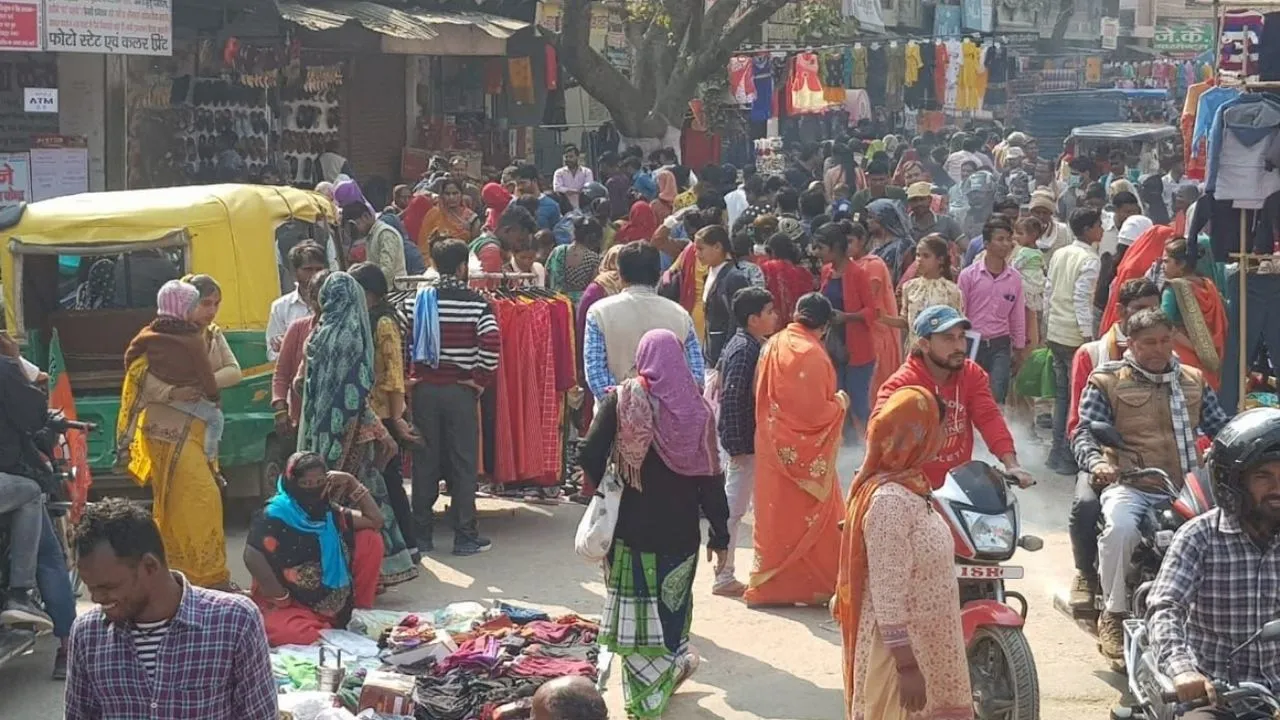 मंगल बाजार पर रार... नगर आयुक्त बोले- नई जगह तलाशे, पीडब्ल्यूडी कालोनी से हटाया जाए 