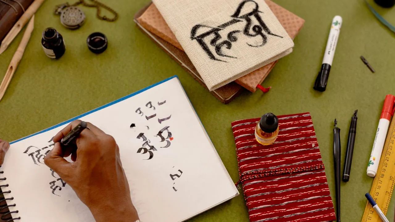 भारतीय प्रवासी दिवस और अंतरराष्ट्रीय हिंदी दिवस पर विशेष: शहद से मीठी हिंदी, दुनिया में घोल रही मिठास