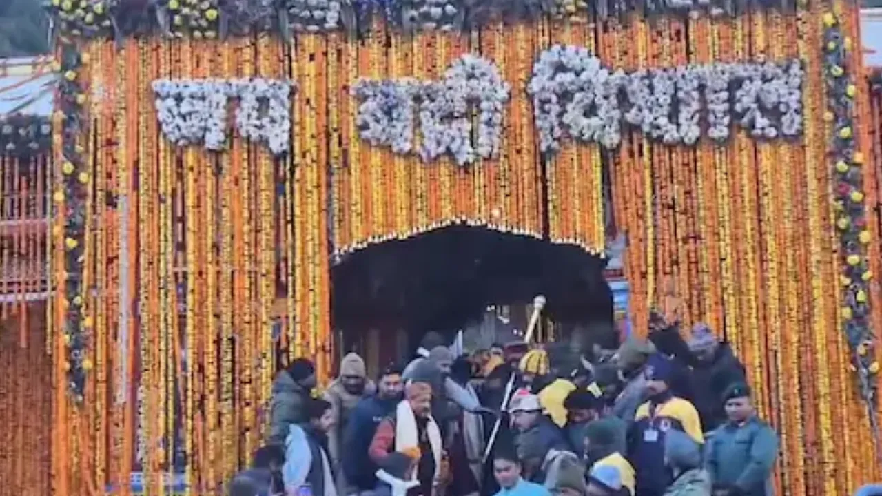  बदरीनाथ धाम में अनोखी परंपरा, आज भी महाराजा के दरबार में निश्चित होती है कपाट खुलने की तिथि घोषित 