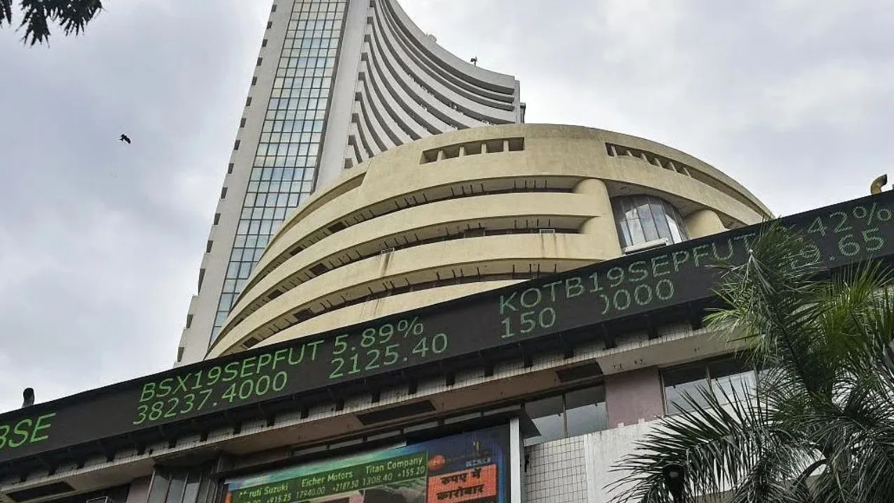  Stock Market Today: भारत-ईयू एफटीए को लेकर खिले बाजार, शुरुआती कारोबार में सेंसेक्स में 646 अंक का उछाल  