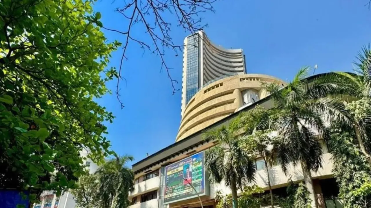 Stock Market Today:  घरेलू शेयर बाजार में आज तेजी, शुरुआती कारोबार में सेंसेक्स-निफ्टी में बढ़त