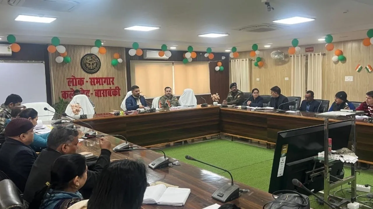 बाराबंकी जनपद को बनाएं जीरो फेटलिटी डिस्ट्रिक्ट, सड़क सुरक्षा बैठक में बोले डीएम