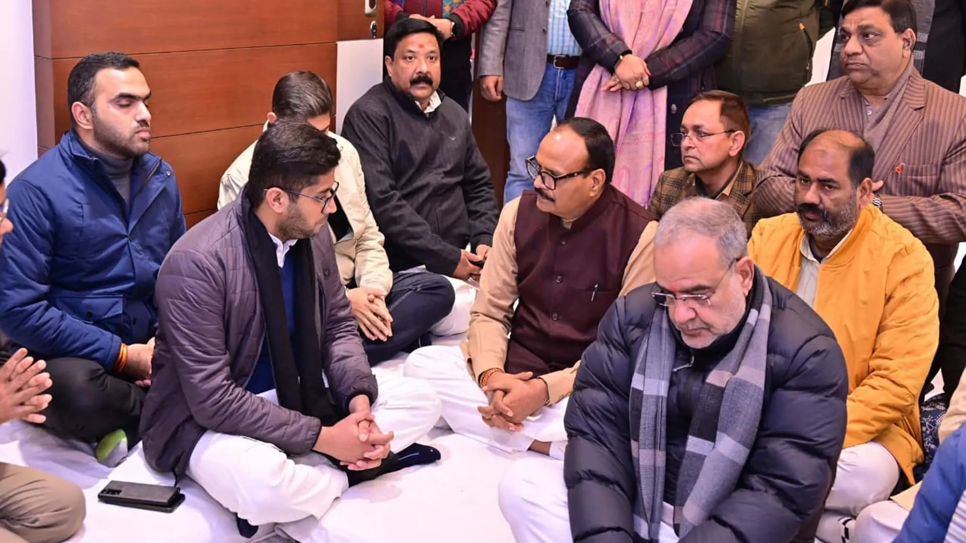 Bareilly: डिप्टी सीएम बृजेश पाठक दिवंगत विधायक श्याम बिहारी के परिवार से मिले