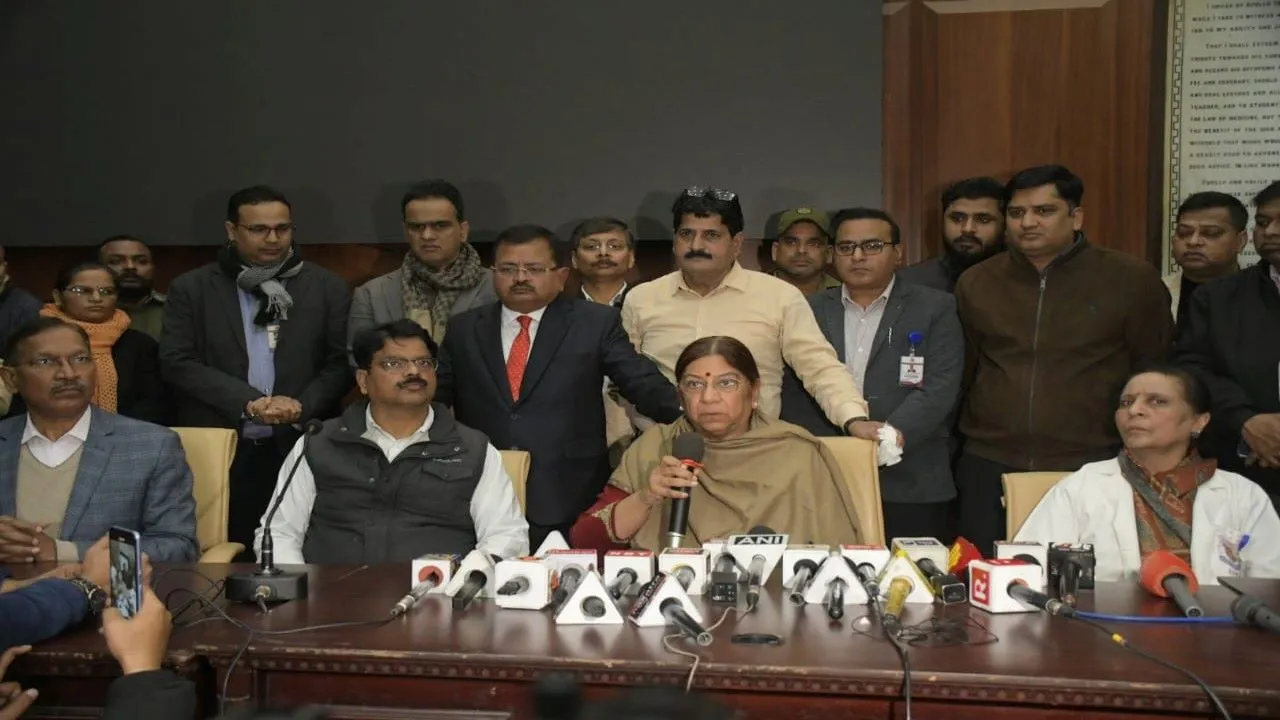 केजीएमयू : कुलपति कार्यालय में हंगामा, राज्य महिला आयोग की उपाध्यक्ष के पहुंचने के बाद बिगड़ा माहौल, शिक्षकों में आक्रोश