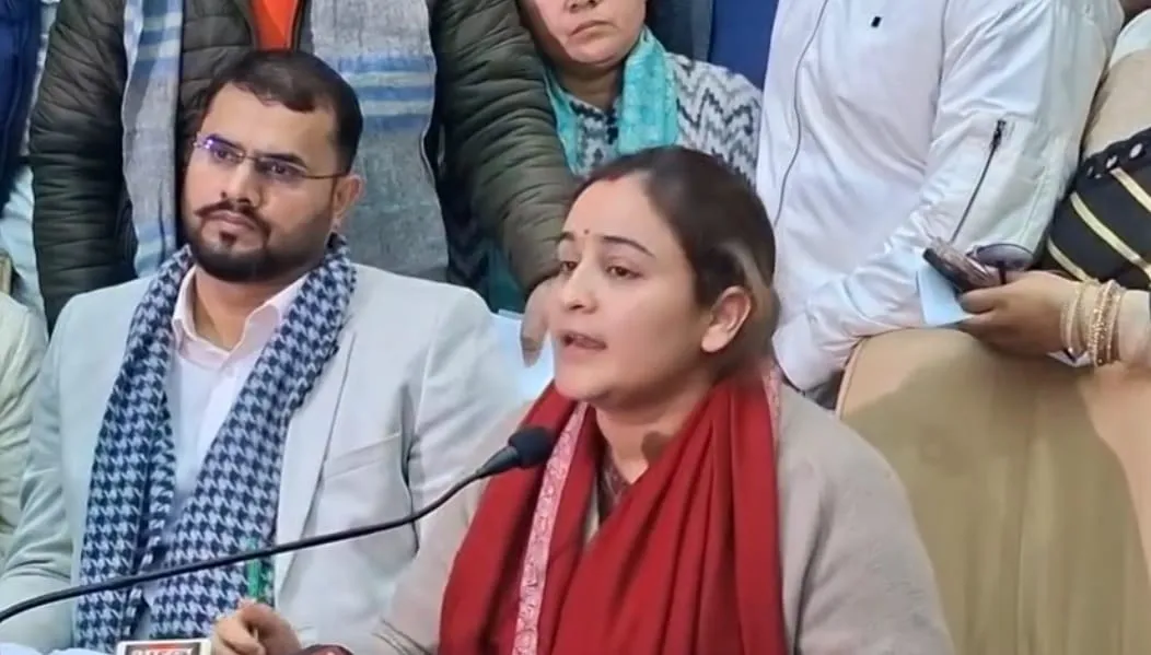 महिला आयोग की उपाध्यक्ष ने जाहिर की नाराजगी : कुलपति के न मिलने पर लगाए गंभीर आरोप