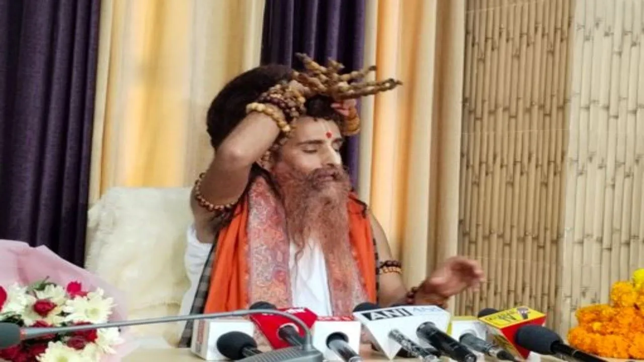 भारत में 140 करोड़ लोग सनातनी : केवल पूजा पद्धति बदली, बृज भूषण के दबदबे का अर्थ भी समझाया