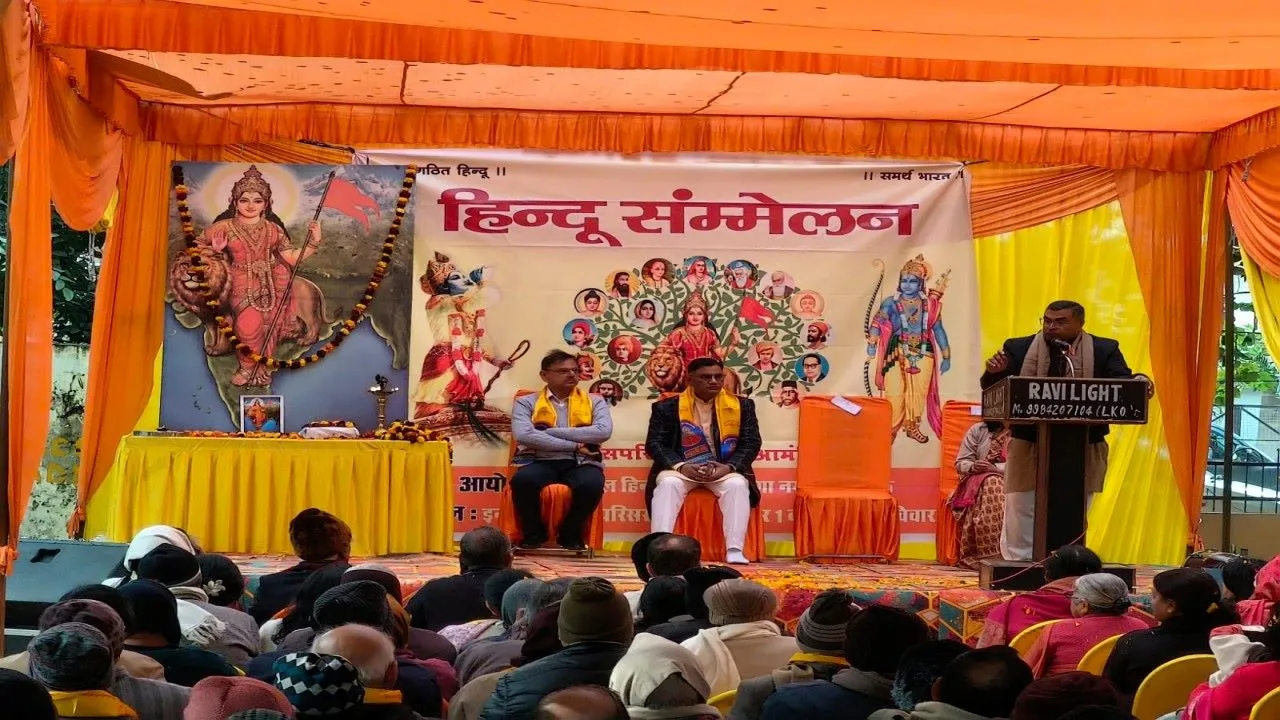 लखनऊ : कथित राजनेताओं ने देवी देवताओं व महापुरूषों को जातियों में बांटा