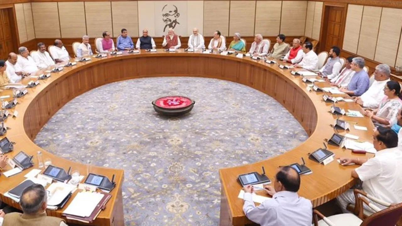 Modi Cabinet : पीएम मोदी के नेतृत्व में ‘सेवा तीर्थ’ से शासन के नए युग की शुरुआत, कैबिनेट ने देशवासियों की सेवा का लिया संकल्प 