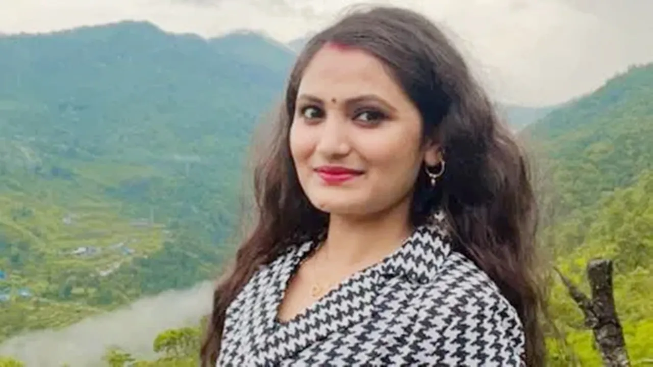 भोजपुरी गायिका अंतरा सिंह समेत दो लोगों के खिलाफ गैर जमानती वारंट और कुर्की का आदेश 