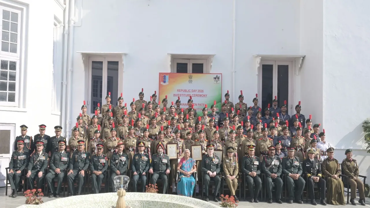 एनसीसी कैडेटों को राज्यपाल आनंदीबेन पटेल ने किया सम्मानित