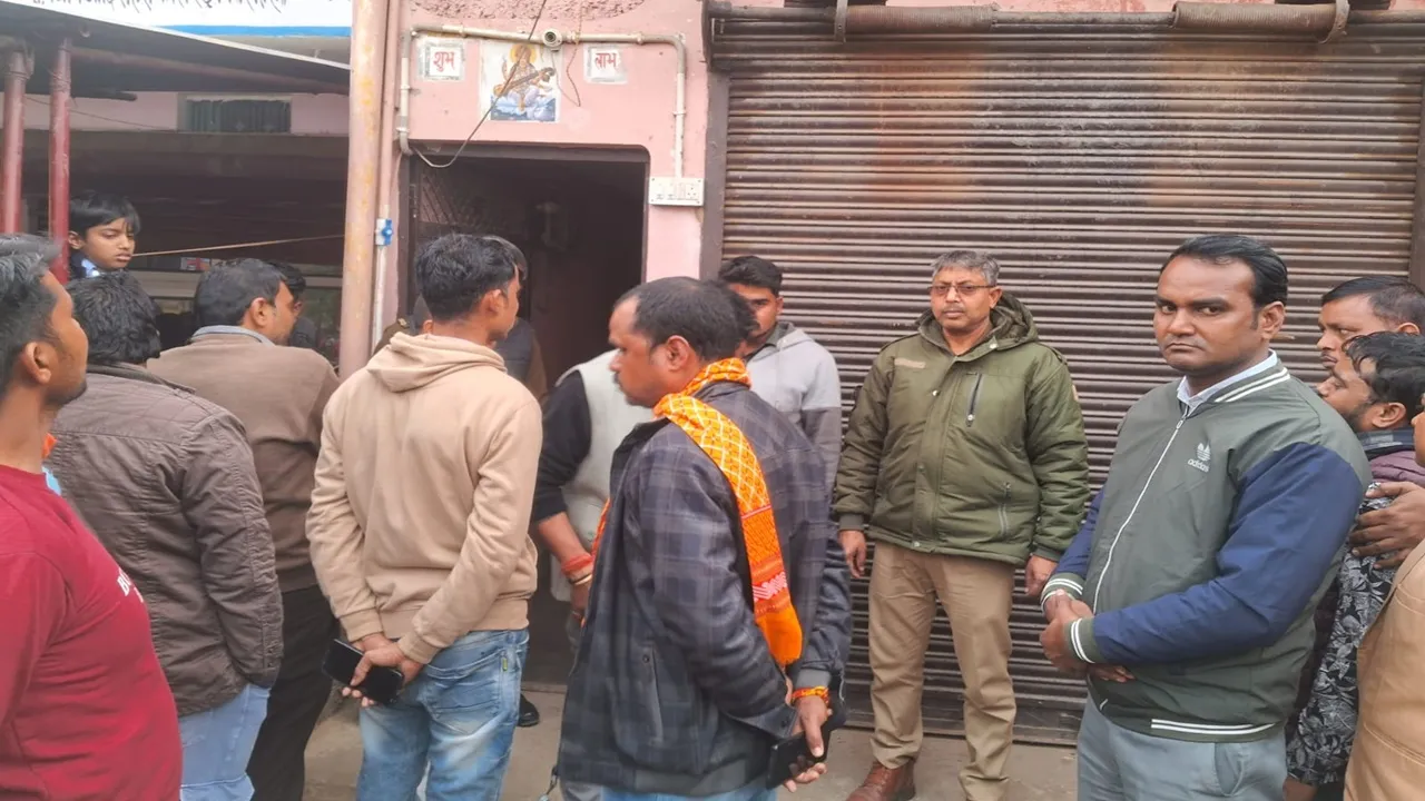 बाराबंकी क्राइम न्यूज : फंदे से लटका मिला बैंक मैनेजर की पत्नी का शव, युवक पर विवाहिता के अपहरण का आरोप