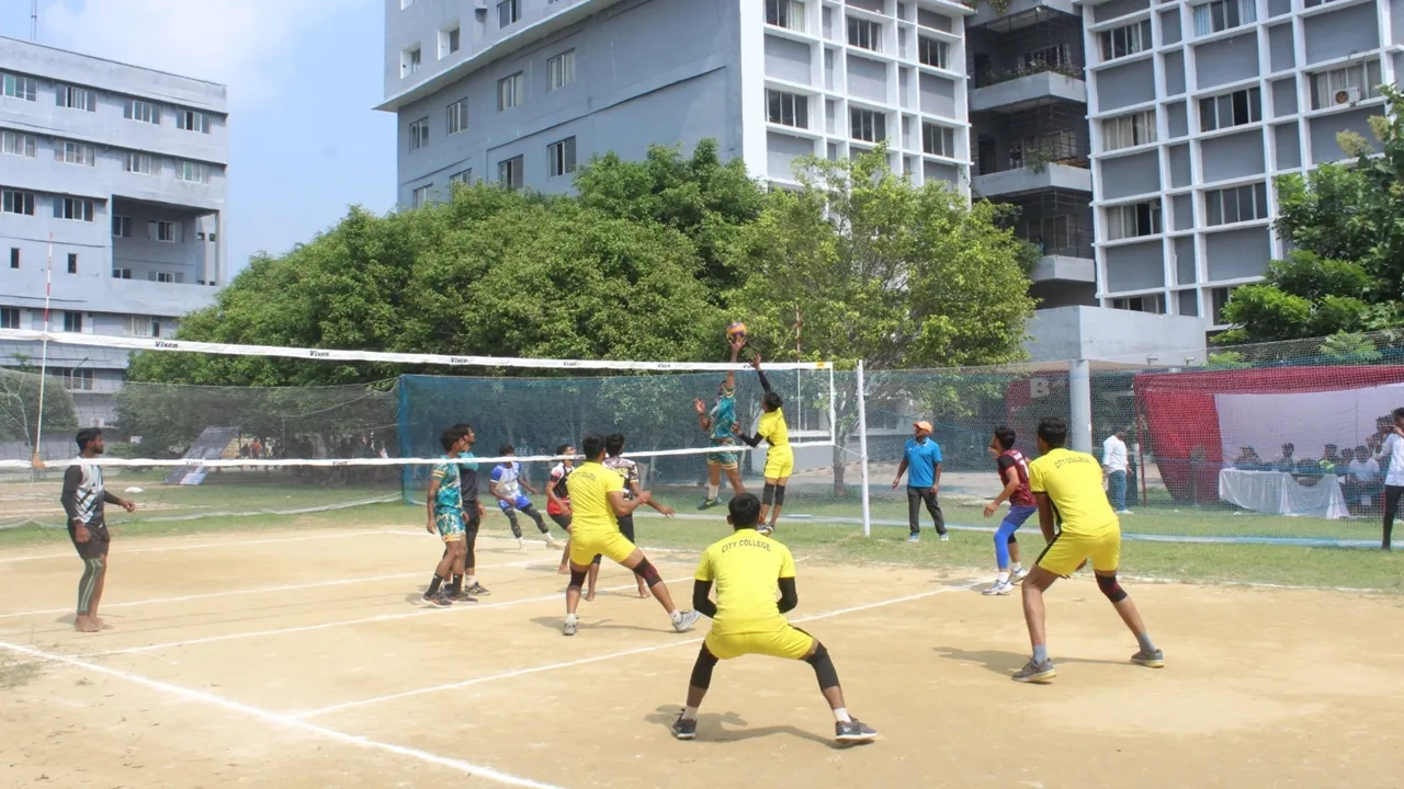 बाराबंकी : सीएम योगी की अपील पर SRMU ने वॉलीबॉल को अपनाया, घोषित किया अपना प्रमुख खेल