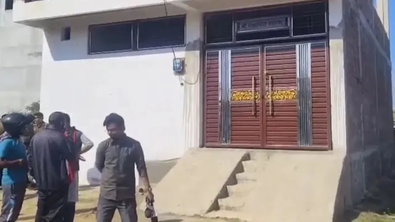 कानपुर में रिटायर फौजी ने पत्नी-बेटे को गोली से उड़ाया, फिर ट्रेन से कटकर दी जान, इलाके में हड़कंप