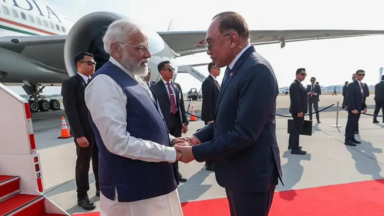 PM मोदी का खुलासा :  भारतीयों की तरह मलेशिया के प्रधानमंत्री भी हैं एमजीआर के 'बड़े प्रशंसक' 