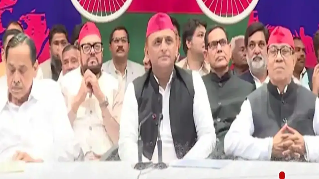 साइकिल पर सवार हुए नसीमुद्दीन सिद्दीकी, तो बोले अखिलेश यादव- बहुजन समाज और सपा के बीच  मजबूत हो रहे संबंध