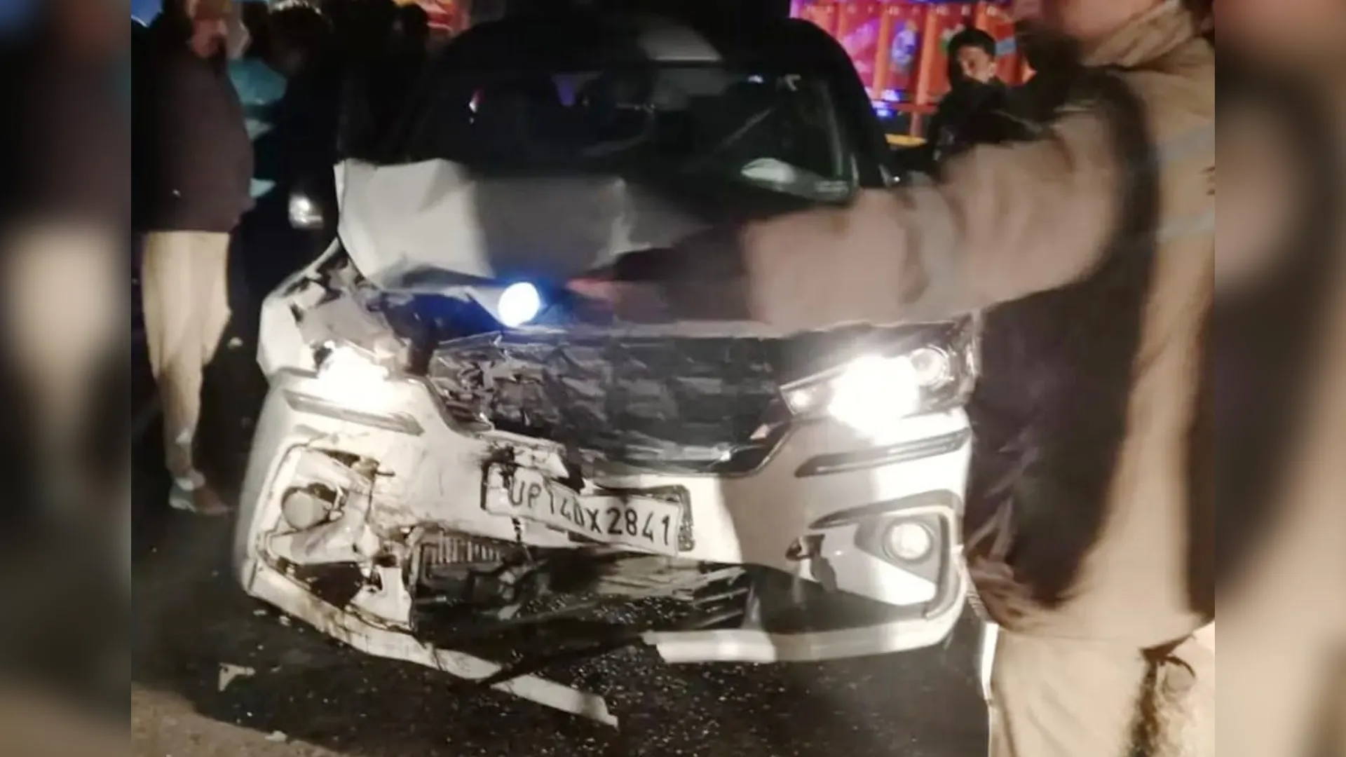 Rampur : दो कारों की आमने-सामने टक्कर में तीन युवक घायल, हालत गंभीर