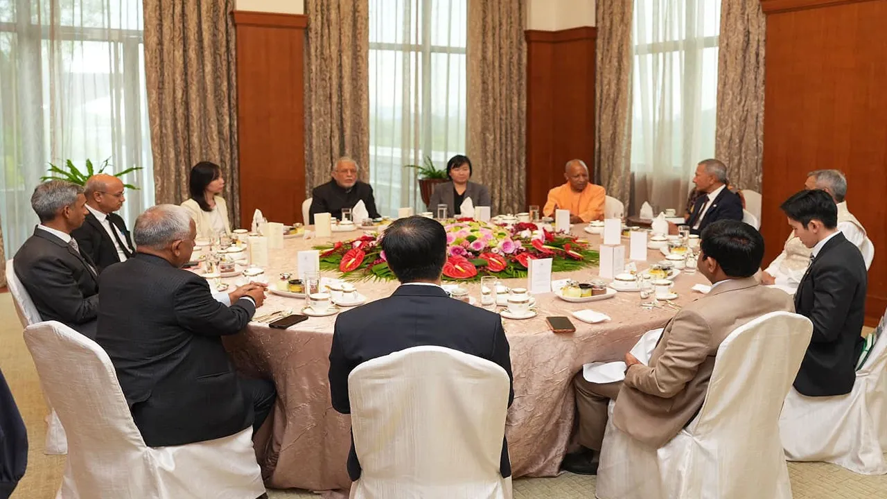 सिंगापुर दौरे पर सीएम योगी : UP को मिला बड़ा निवेश, 19,877 करोड़ रुपये का MoU साइन