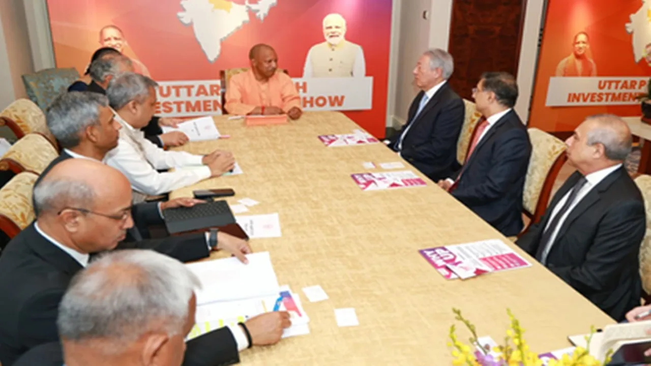 सीएम योगी की सिंगापुर यात्रा :  विदेशी निवेशकों संग की बैठक, यूनिवर्सल सक्सेस ग्रुप UP में करेगा 6,650 करोड़ रुपये का निवेश 