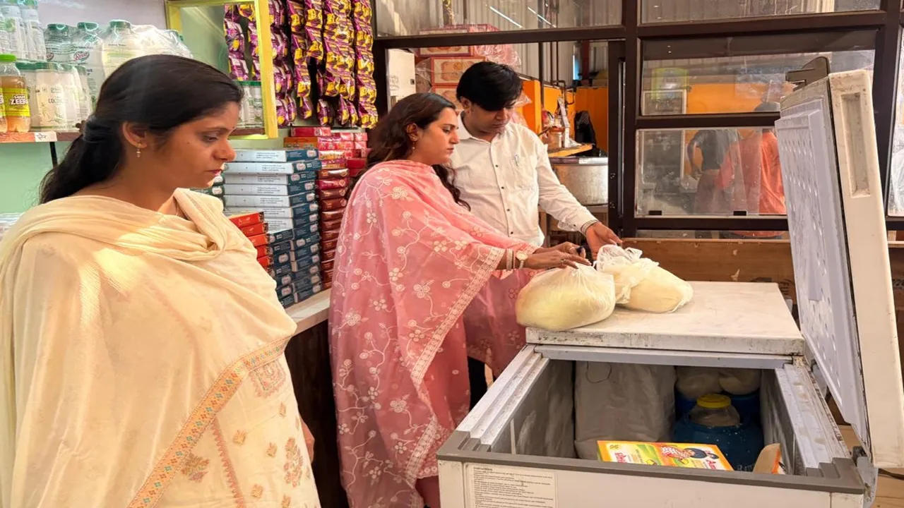 बाराबंकी में मिलावटखोरों पर शिकंजा, मिठाई और कचरी कराई नष्ट 