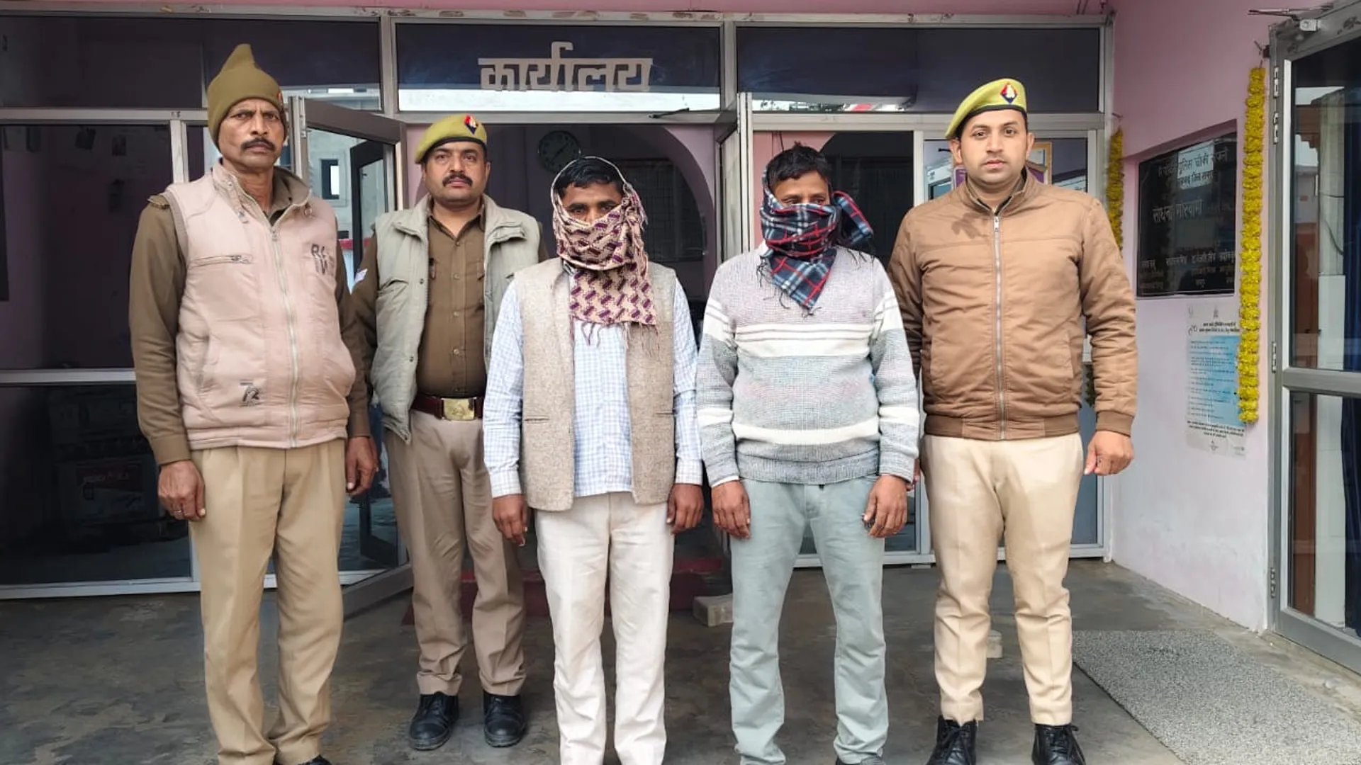 रामपुर : प्रधान के दो पुत्रों समेत पांच पर सामूहिक दुष्कर्म का आरोप