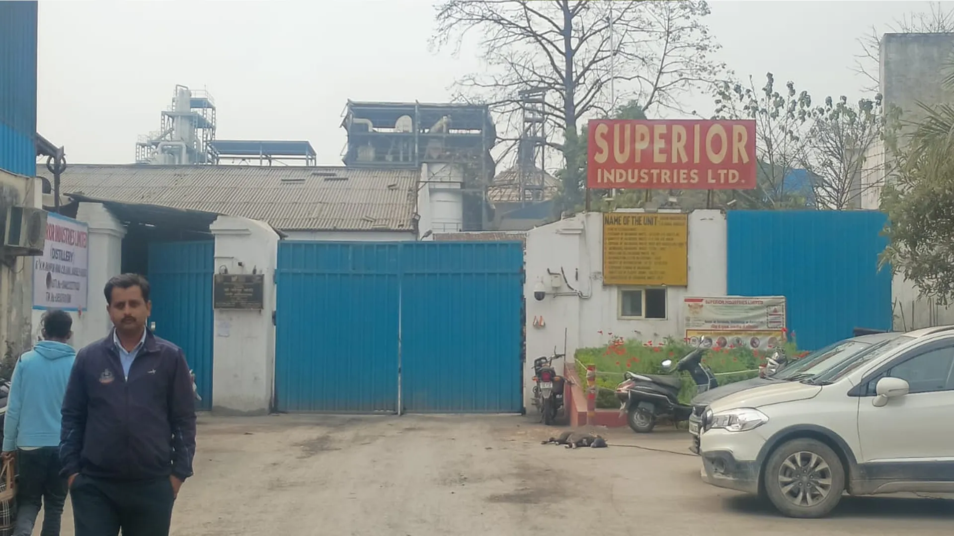 Bareilly : सीबीगंज में सुपीरियर शराब फैक्ट्री पर इनकम टैक्स का छापा