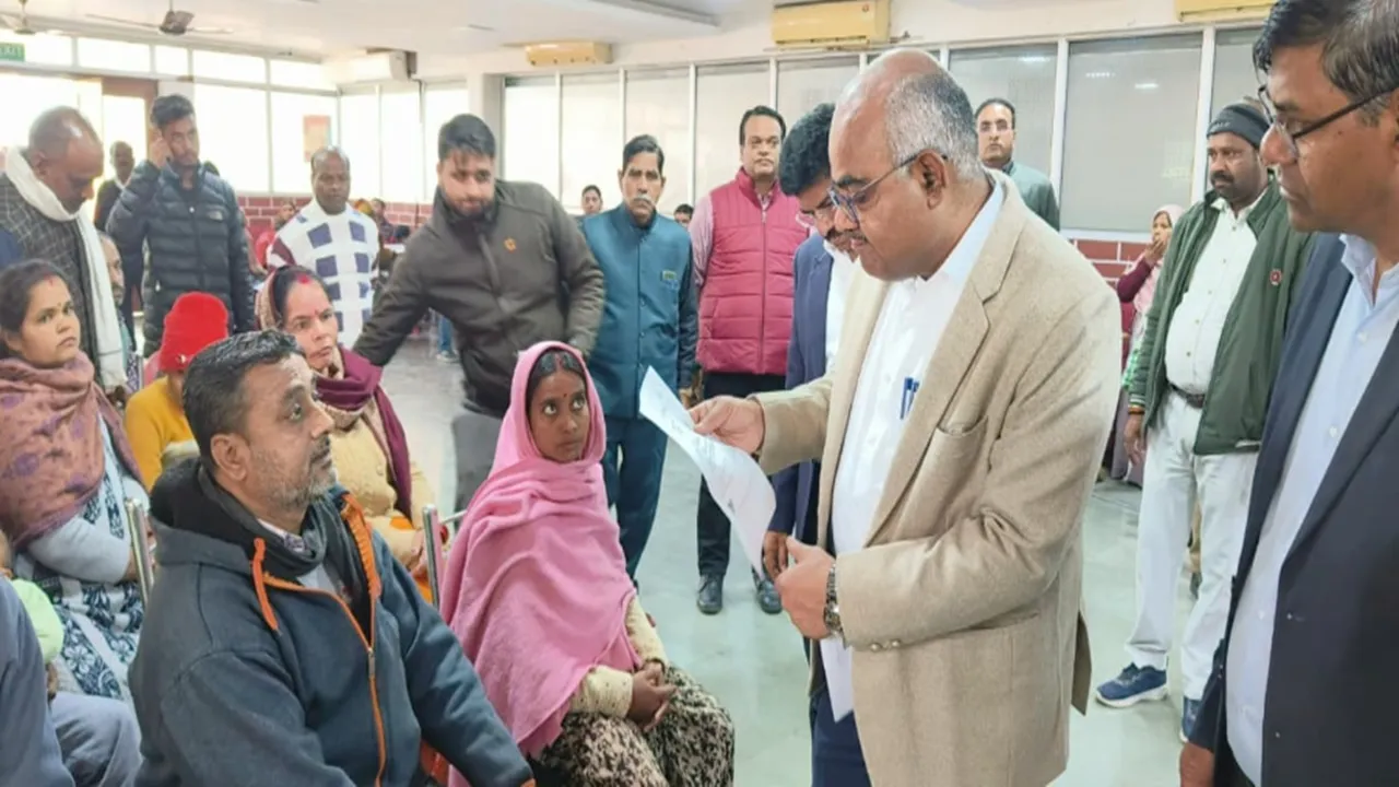 कानपुर : 153 शिकायतों में 17 का मौके पर निस्तारण, मर्चेंट चेंबर ऑफ कॉमर्स में लगा संपूर्ण समाधान दिवस