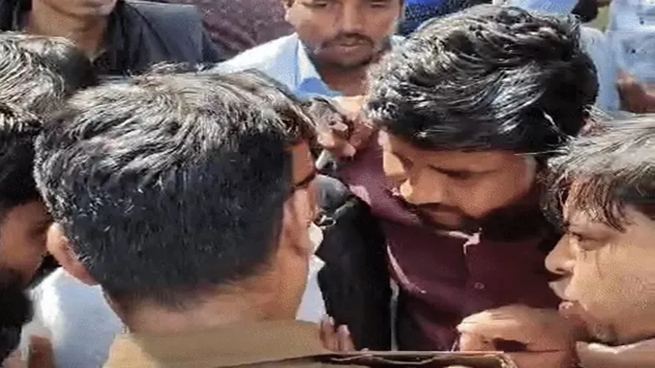 UGC: लखनऊ विश्वविद्यालय में यूजीसी के समता संवर्धन मार्च निकालने पर बवाल, छात्रों ने किया हंगामा  