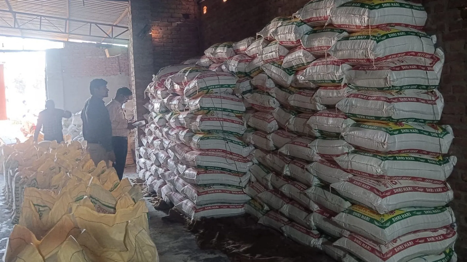 Sambhal : होली से पहले खाद्य सुरक्षा विभाग की बड़ी कार्रवाई, 27 टन से अधिक मैदा जब्त