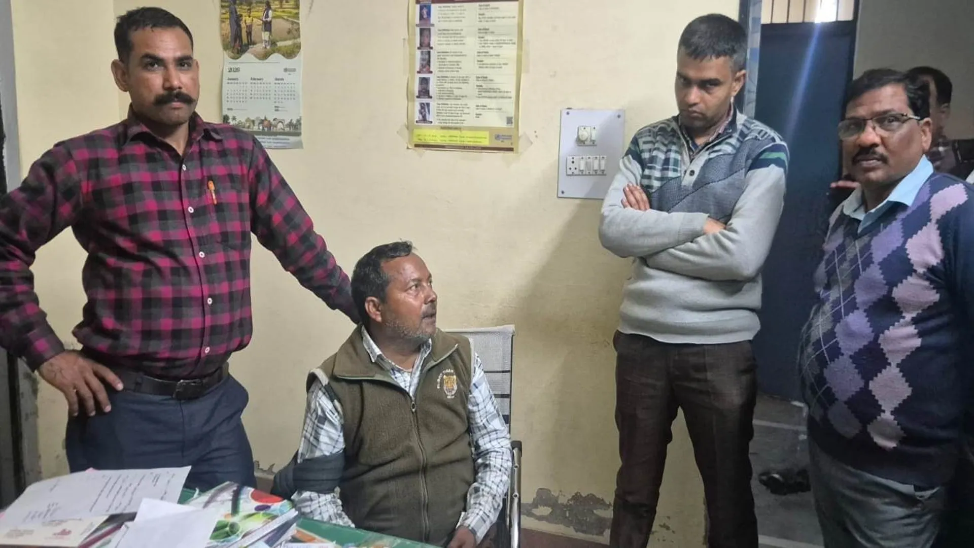 पीलीभीत: एंटी करप्शन टीम ने पांच हजार रुपये की रिश्वत लेते वनकर्मी को पकड़ा, मची खलबली