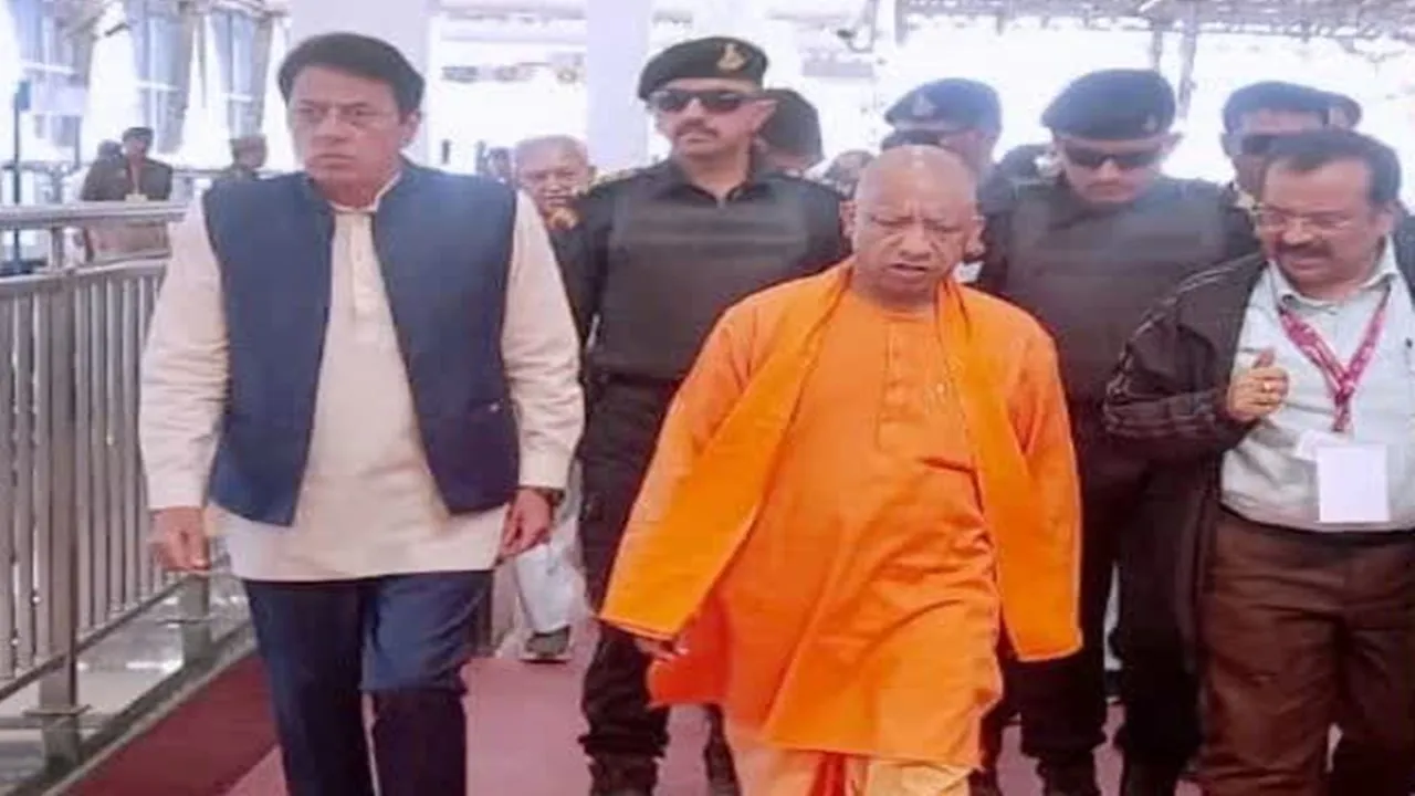 PM मोदी के दौरे से पहले मेरठ पहुंचे सीएम योगी : तैयारियों का लिया जायजा, अधिकारियों को दिए आवश्यक निर्देश 