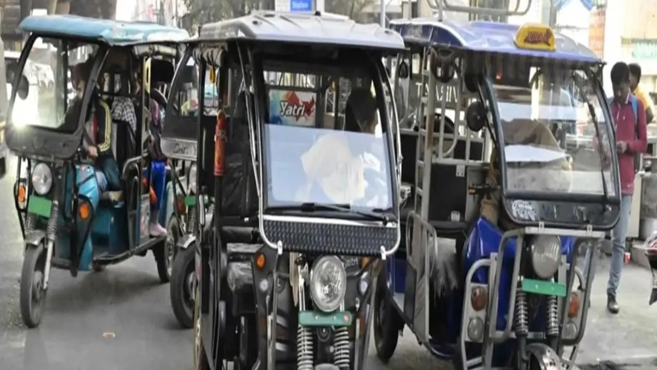 कानपुर : कलर कोड ऊंट के मुंह में जीरा, 70 हजार ई-रिक्शे अवैध, पैदल चलना मुश्किल 