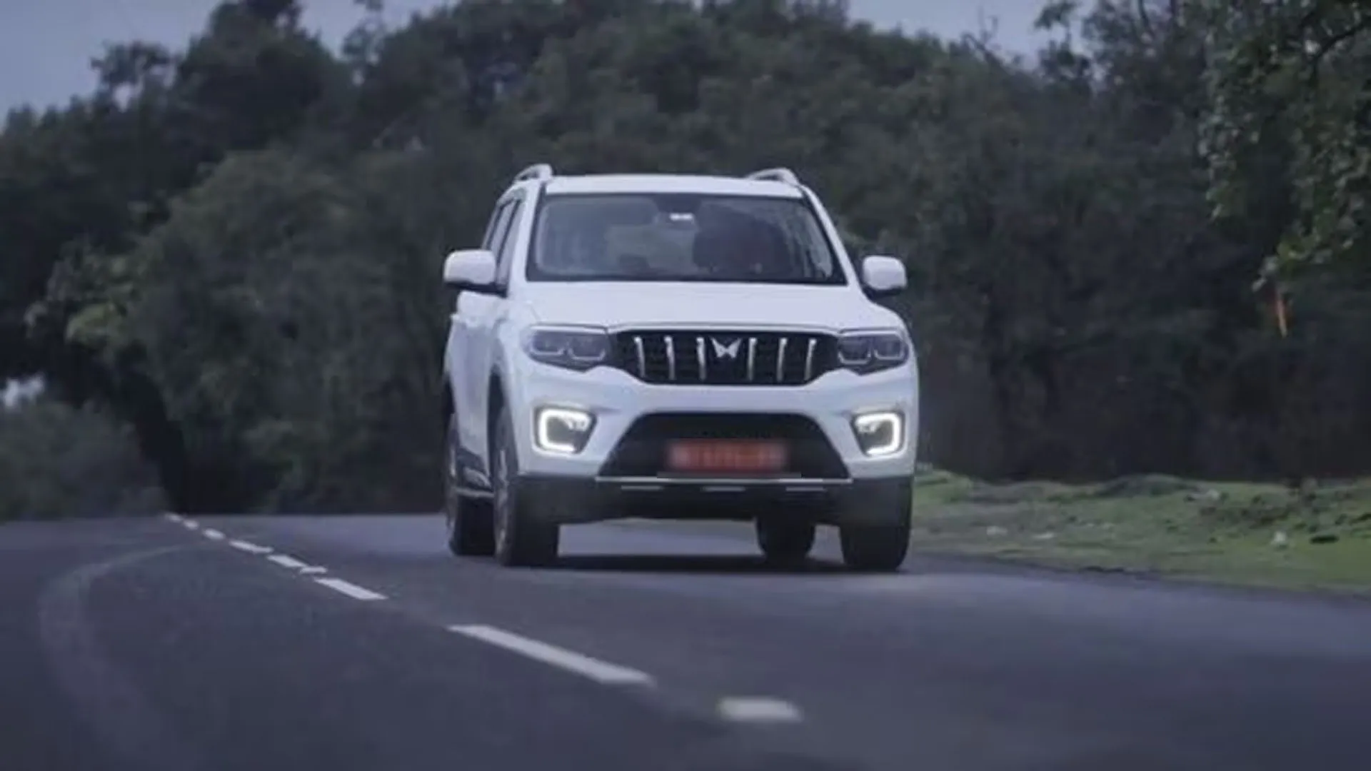 Uttrakhand: काठगोदाम में तेज रफ्तार स्कॉर्पियो का कहर, दो को मारी टक्कर, सीसीटीवी में हादसा कैद