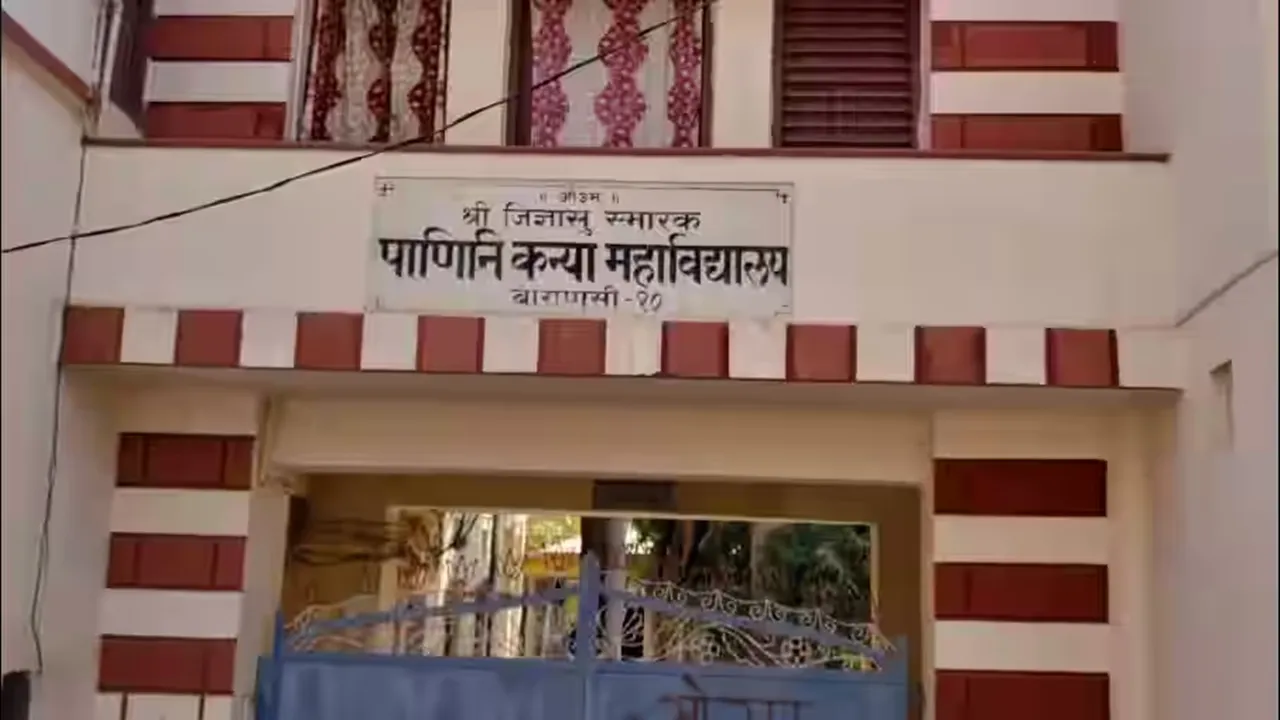 वाराणसी : गुरुकुल छात्रा स्वर्णा निगम ने बढ़ाया काशी का मान, 5,555 अलग-अलग 'ॐ' बनाकर बनाया विश्व रिकॉर्ड 