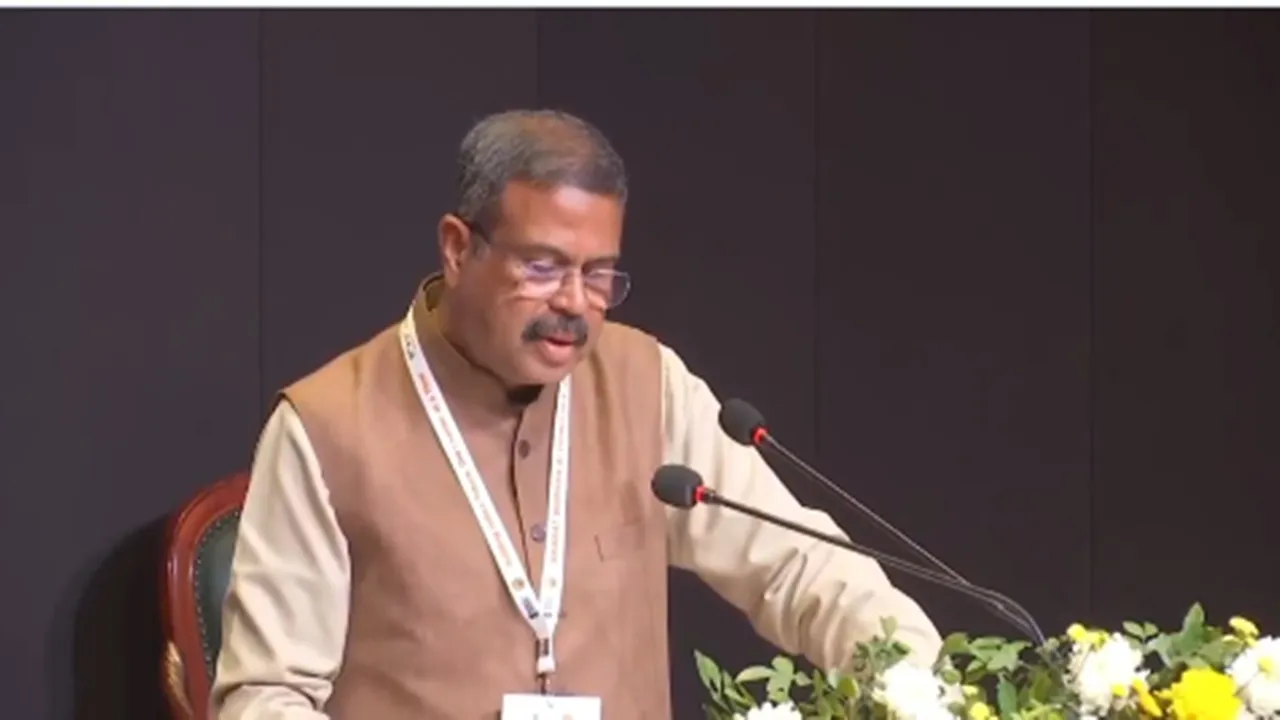 IIM Lucknow : धर्मेंद्र प्रधान ने किया आईआईएम लखनऊ में एआई कार्यक्रमों का शुभारंभ, जानें क्या कहा...