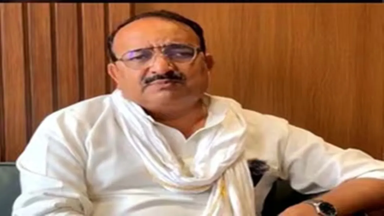 यूपी बजट : मंत्री दिनेश सिंह का तंज- सपा विधायकों को अपने क्षेत्र की जनता की चिंता हो या न हो, लेकिन सरकार को...