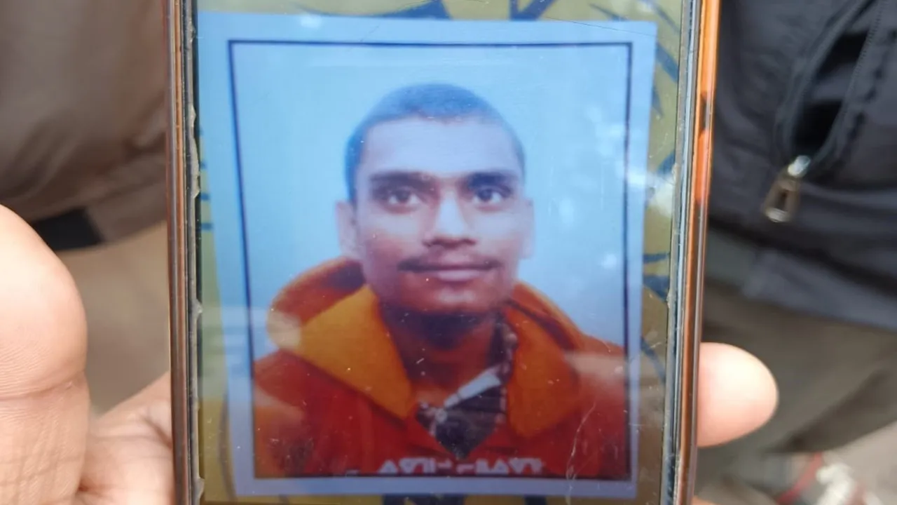 कानपुर : प्रेमिका से मिलने गए युवक का रेलवे ट्रैक के किनारे मिला शव, परिजनों ने जताई हत्या की आशंका, जांच में जुटी पुलिस