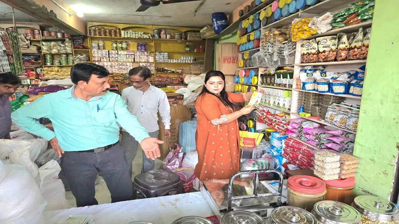 होली पर्व से पहले बाराबंकी में बड़ी कार्रवाई : 100 किलो पनीर व 200 किलो रंगीन कचरी कराया गया नष्ट