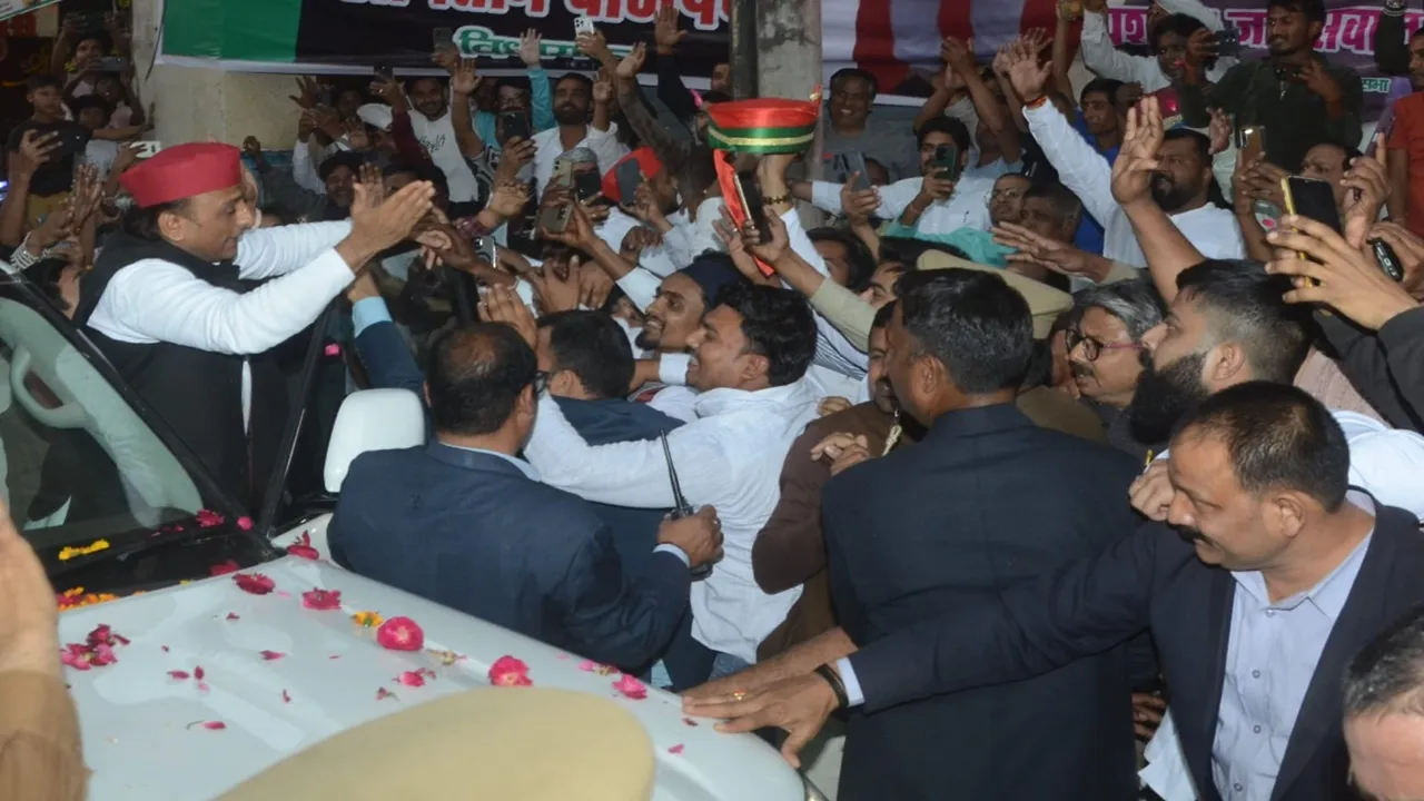 कानपुर : शंकराचार्य विवाद पर बोले अखिलेश यादव, डिप्टी सीएम को छोड़ देनी चाहिए कुर्सी