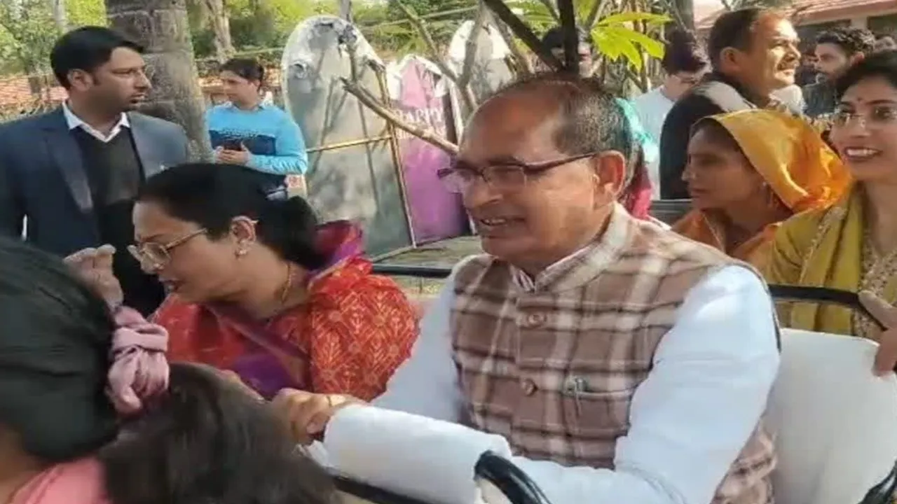 शिवराज सिंह ने वृन्दावन में की पूजा-अर्चना : कहा- किसानों के हित में है अमेरिका के साथ व्यापार समझौता