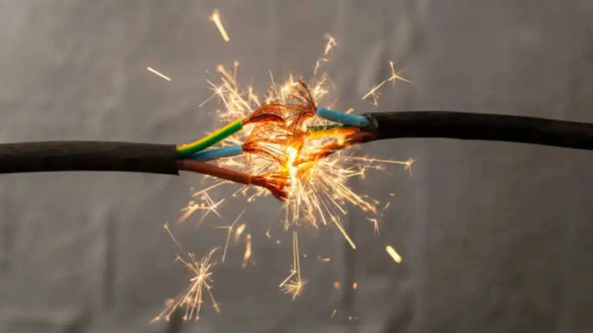 Moradabad:  छत पर खेल रही 7 साल की बच्ची करंट से झुलसी, हालत गंभीर