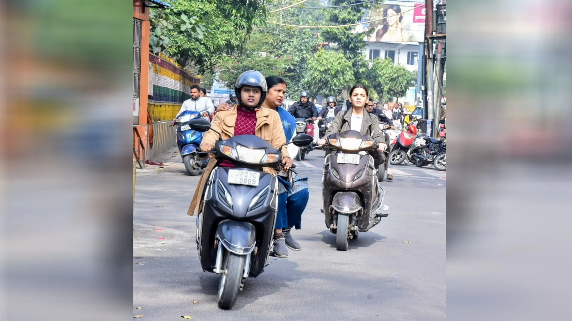 Moradabad: धूप ने दी फौरी राहत, ठंडी हवा ने बरकरार रखा सर्दी का असर