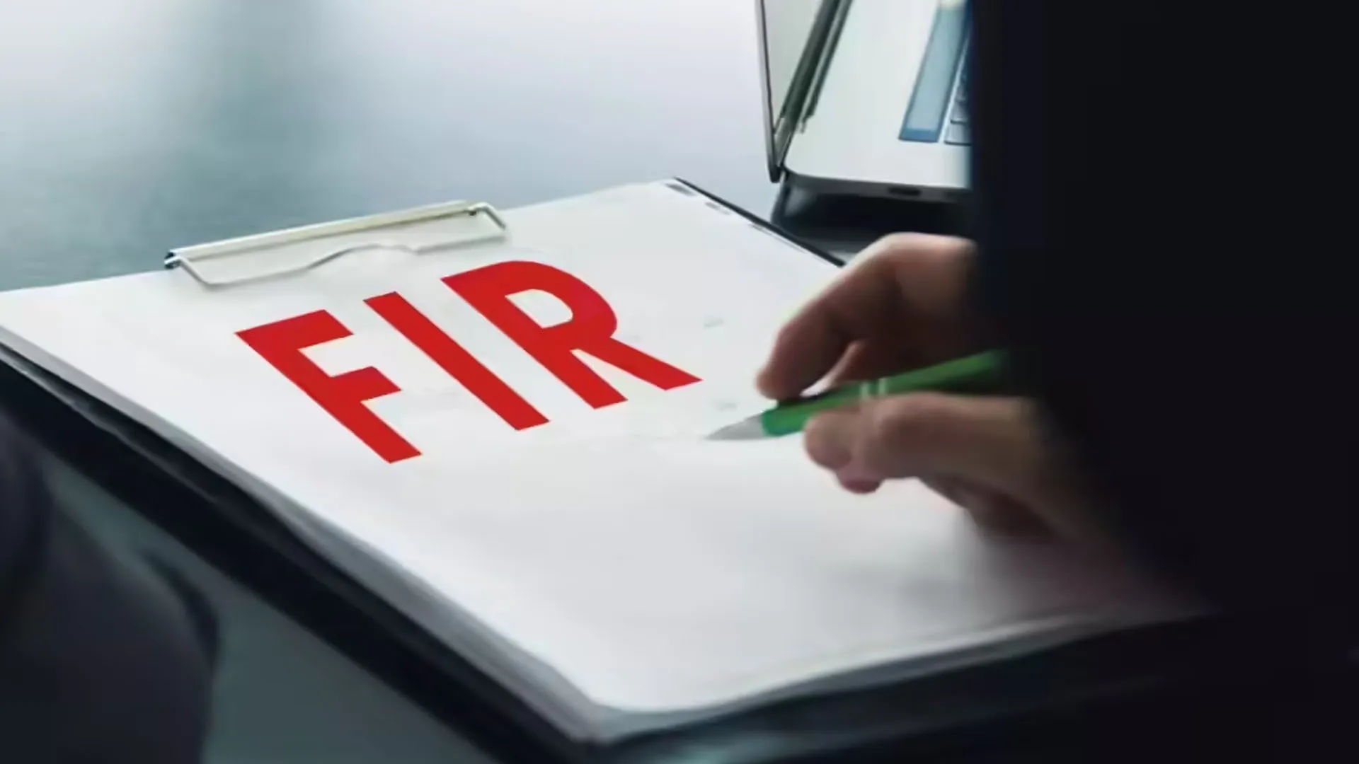 पीलीभीत: : एक करोड़ के गबन मामले में चतुर्थ श्रेणी कर्मचारी और उसकी पत्नी पर FIR 