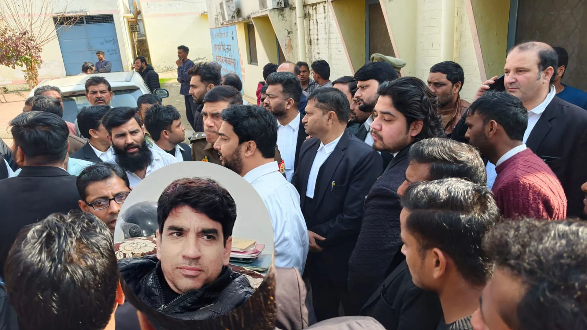 UP: अधिवक्ता की जिला पंचायत कार्यालय में गोली मारकर हत्या, बाबू पर लगा आरोप