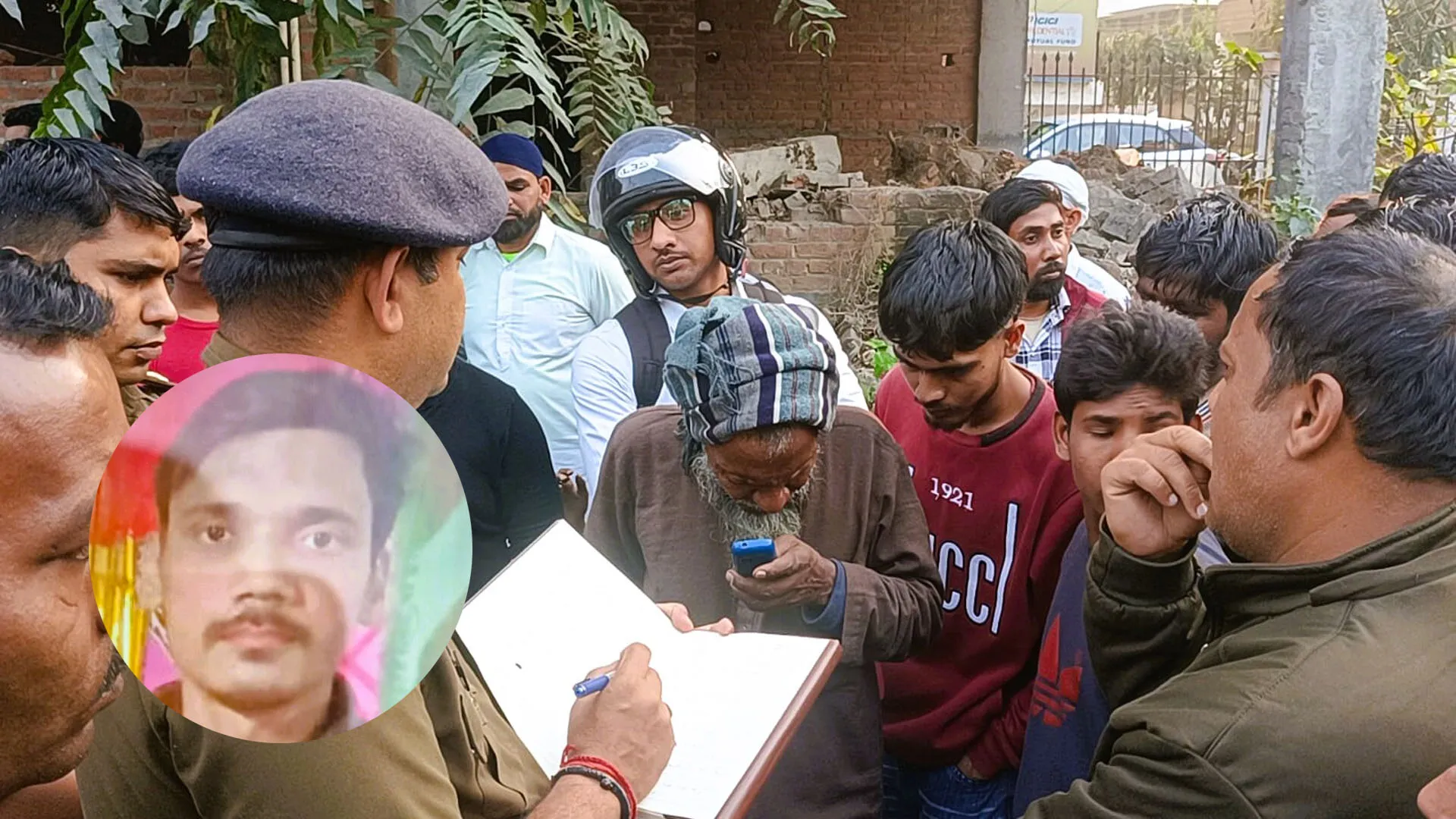 Moradabad: गैलेक्सी अपार्टमेंट के बाहर खंडहर में पेंटर का शव मिलने से मचा हड़कंप