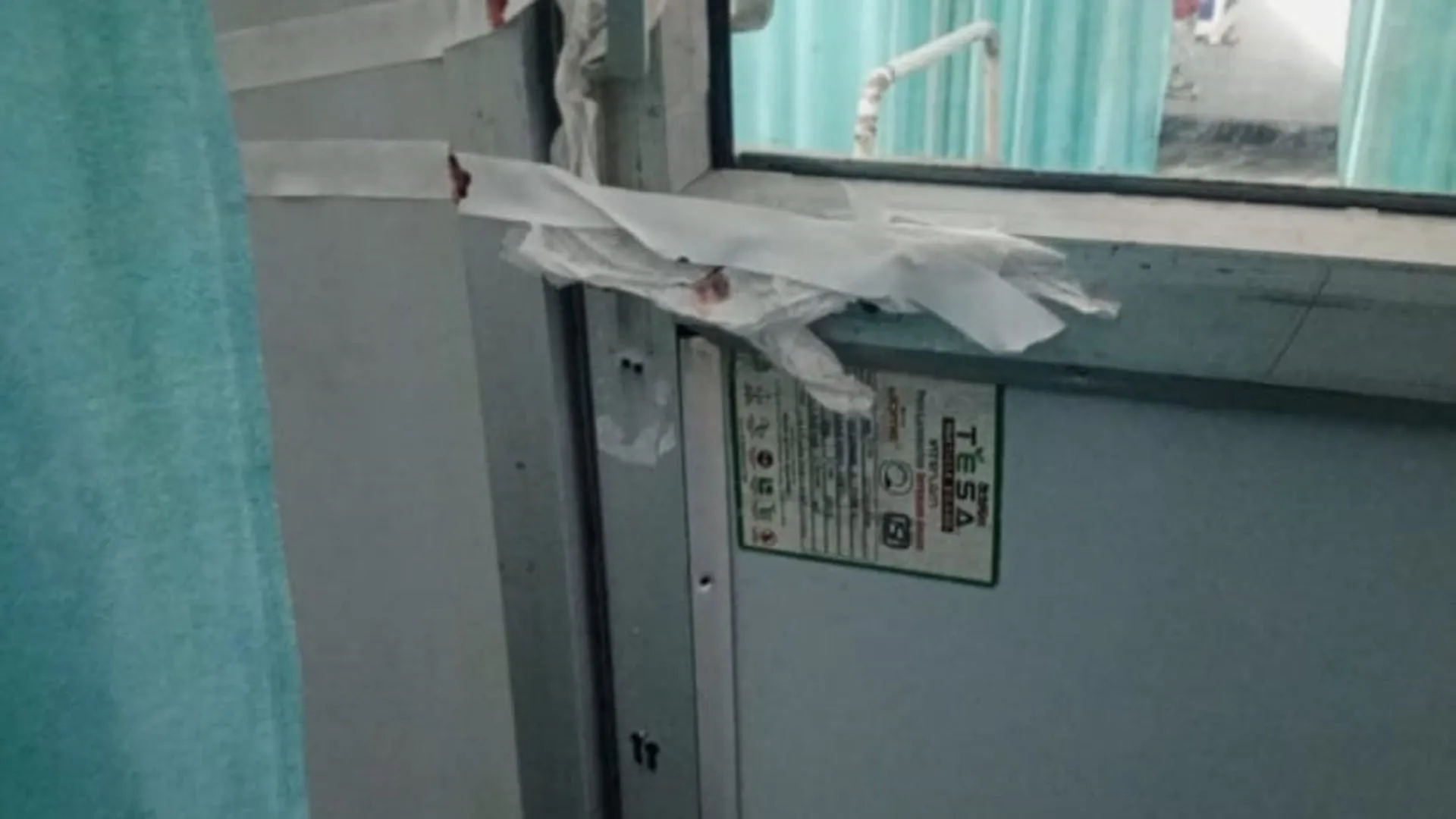 Moradabad: सील अस्पताल में ऑपरेशन की थी तैयारी, बाहर भीड़ देख कमरे में बंद किए मरीज