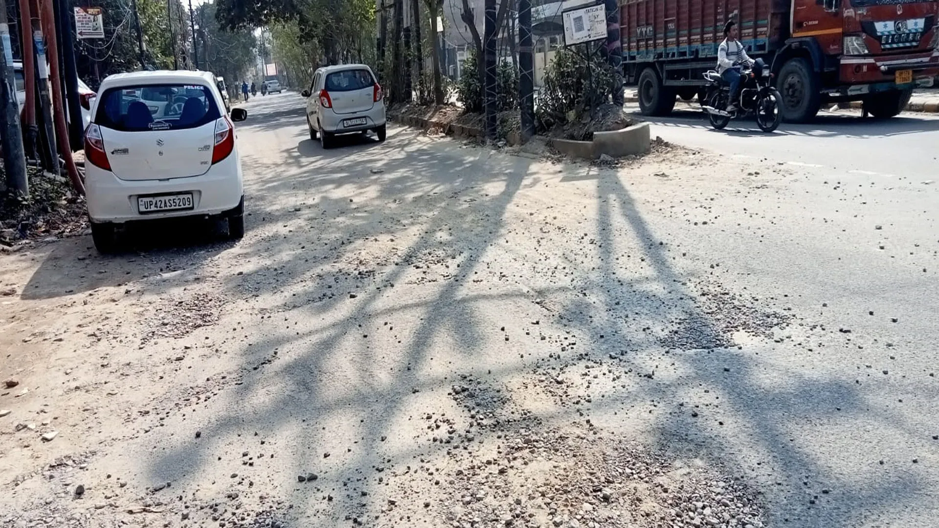 Moradabad: महाशिवरात्रि पर टूटी सड़क पर हिचकोले खाएंगे कांवड़िये