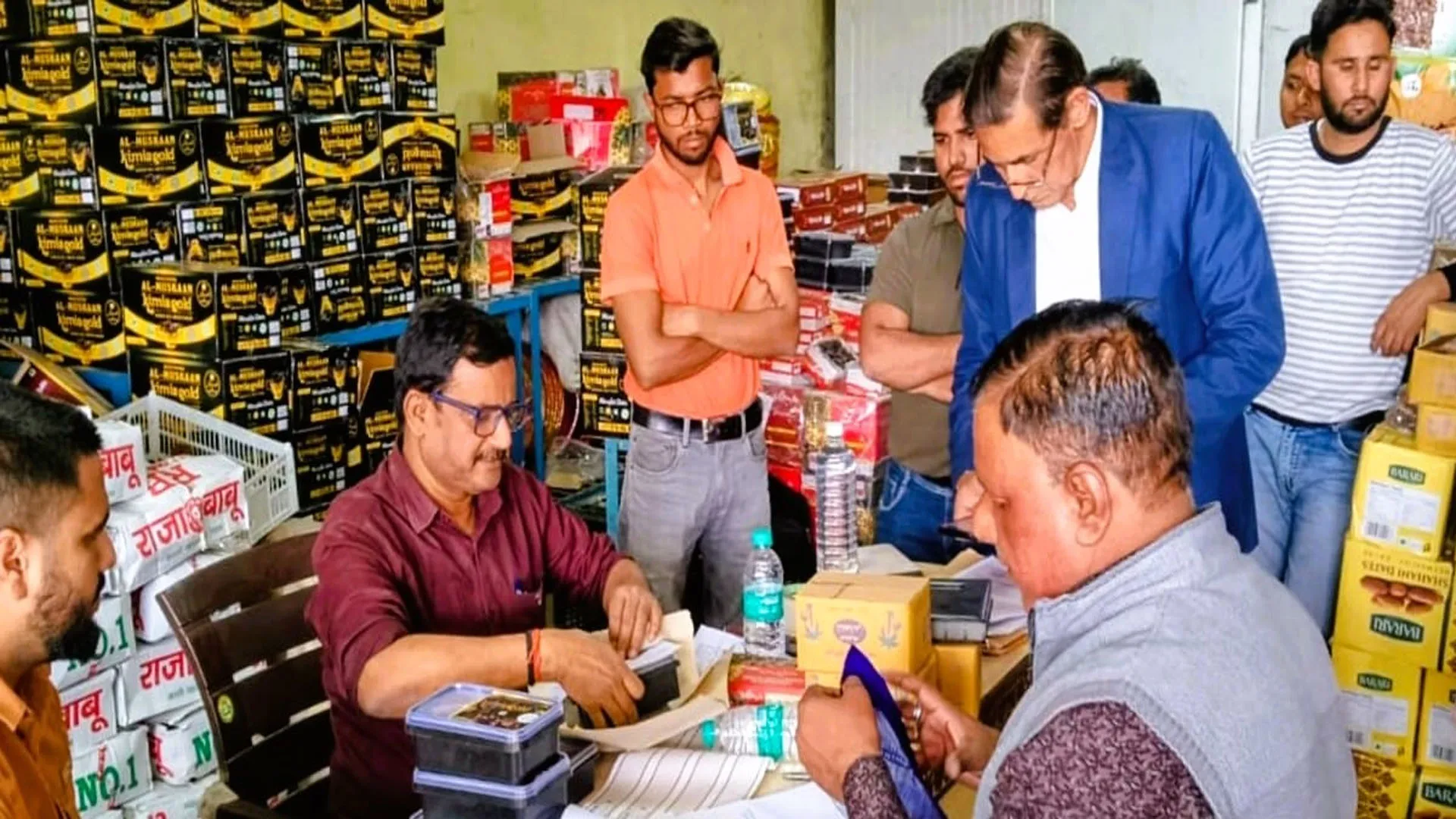 Moradabad: नवीन मंडी स्थल पर छापा, 8.25 लाख का खजूर सीज, खाद्य सुरक्षा विभाग ने की कार्रवाई