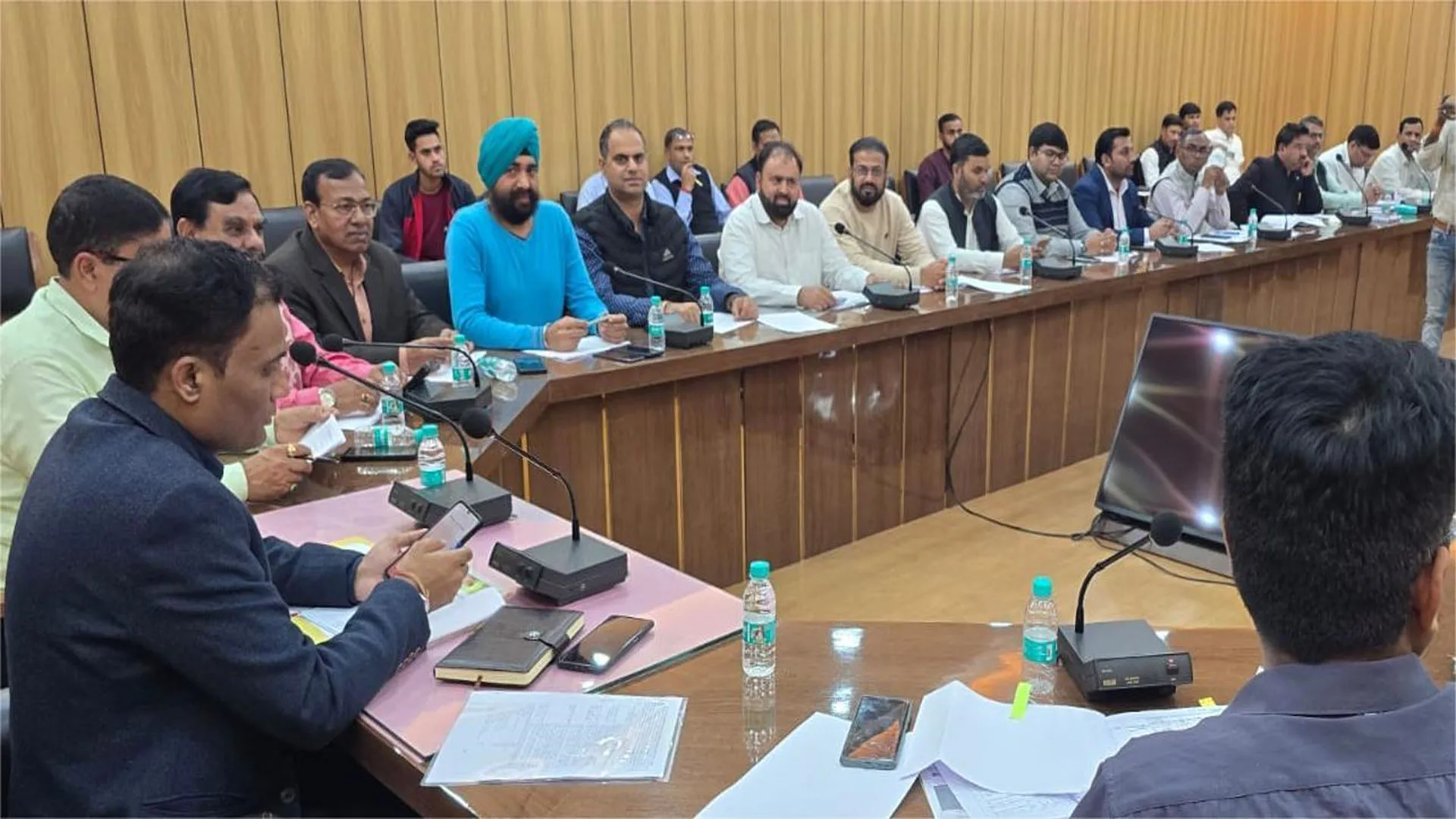 Bareilly : जिला उद्योग बंधु की बैठक...उद्यमियों को समस्याओं पर फिर मिला पुराना जवाब